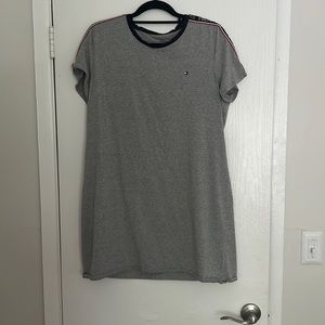 Tommy Hilfiger Stretch Jersey Shirt Dress Gray Red Black White Shoulder